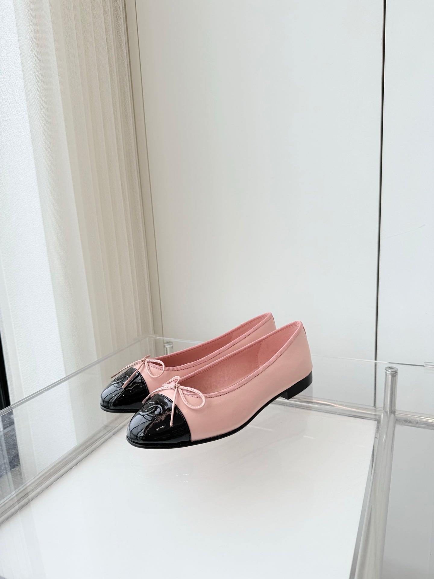 CHANEL BALLET FLAT IN BABY PINK MIX BLACK CALFSKIN