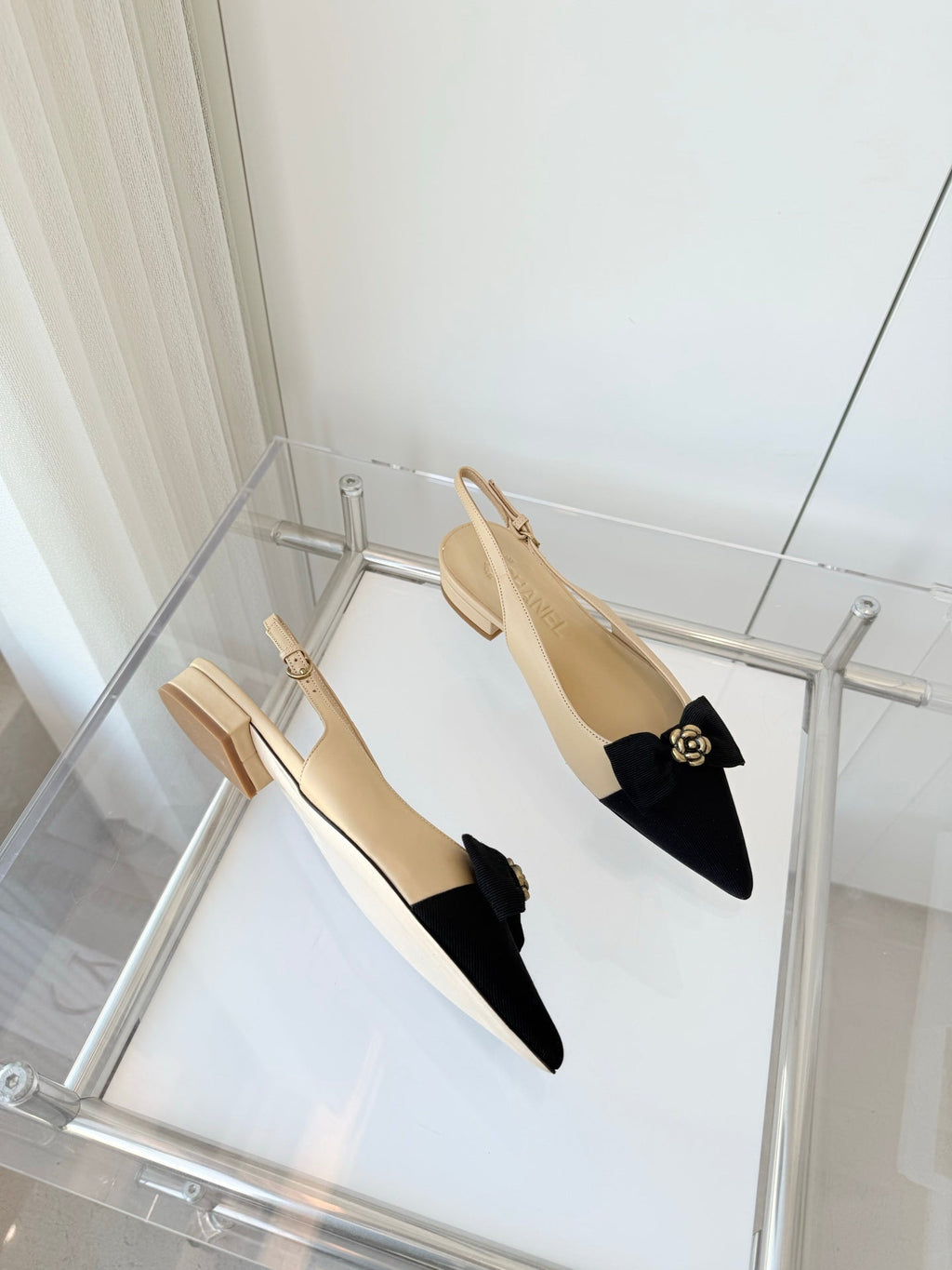 CHANEL SLINGBACKS 18 MM IN BEIGE CALFSKIN MIX BLACK CANVAS