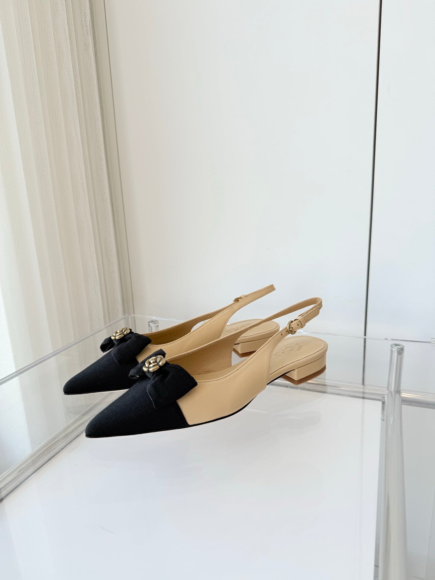 CHANEL SLINGBACKS 18 MM IN BEIGE CALFSKIN MIX BLACK CANVAS