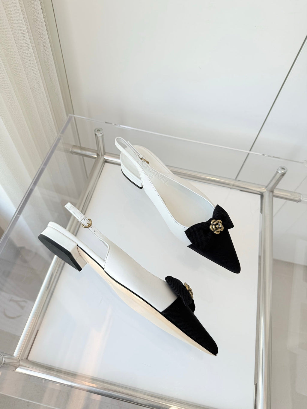 CHANEL SLINGBACKS 18 MM IN WHITE CALFSKIN MIX BLACK CANVAS