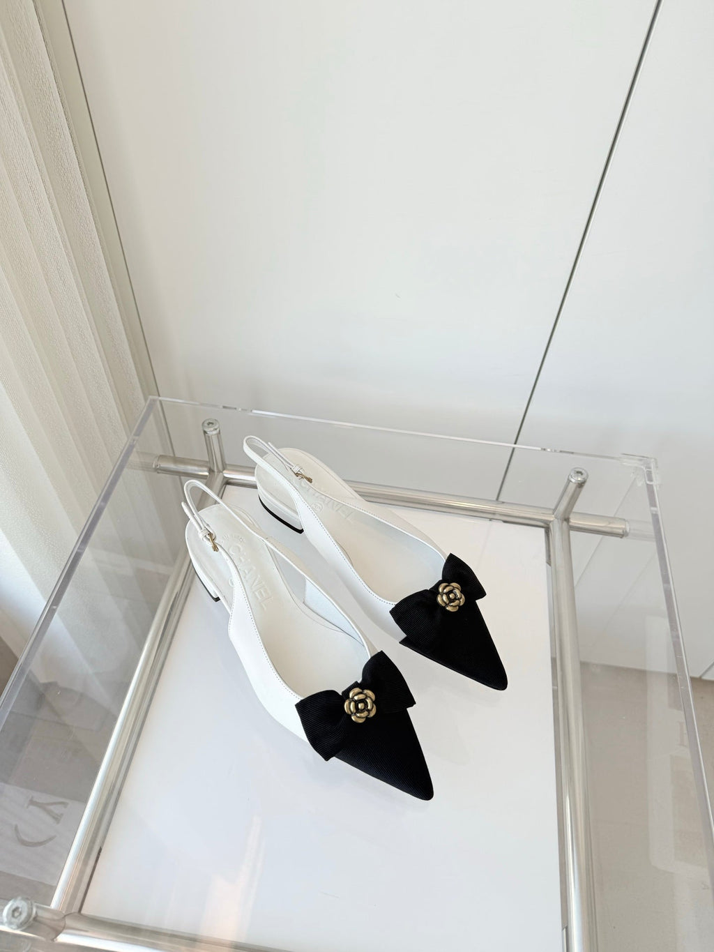 CHANEL SLINGBACKS 18 MM IN WHITE CALFSKIN MIX BLACK CANVAS