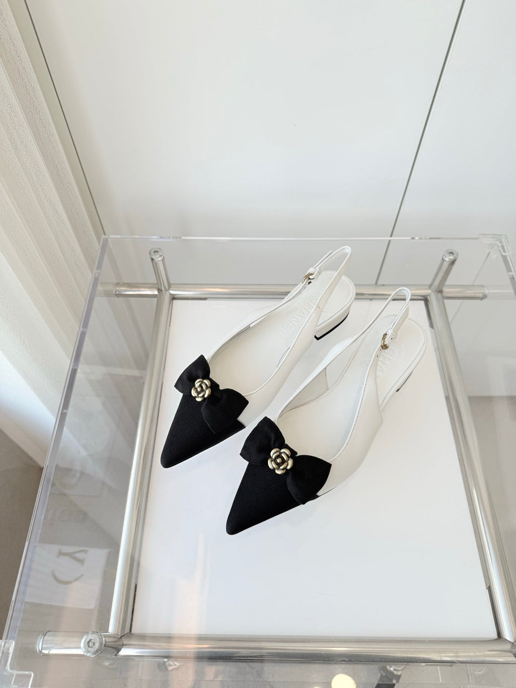 CHANEL SLINGBACKS 18 MM IN WHITE CALFSKIN MIX BLACK CANVAS