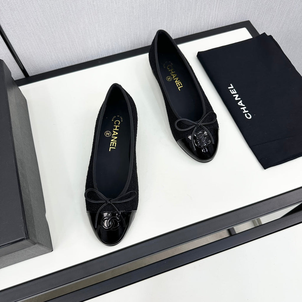 CHANEL BALLET FLATS IN BLACK TWEED AND CALFSKIN