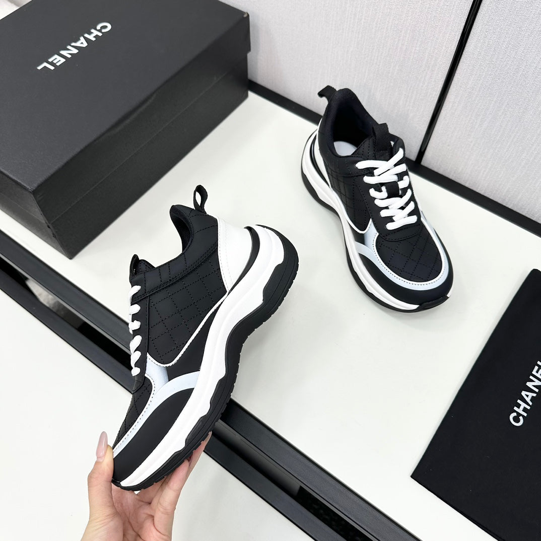 CHANEL SNEAKER IN BLACK MIX WHITE EMBROIDERED LAMBSKIN