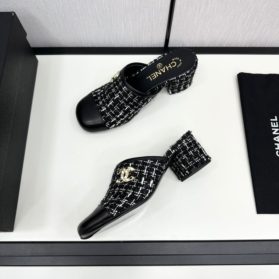 CHANEL HIGH MULE IN BLACK MIX WHITE WOOL TWEED AND CALFSKIN