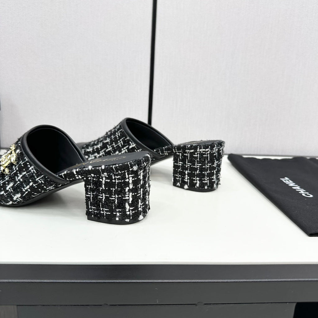 CHANEL HIGH MULE IN BLACK MIX WHITE WOOL TWEED AND CALFSKIN