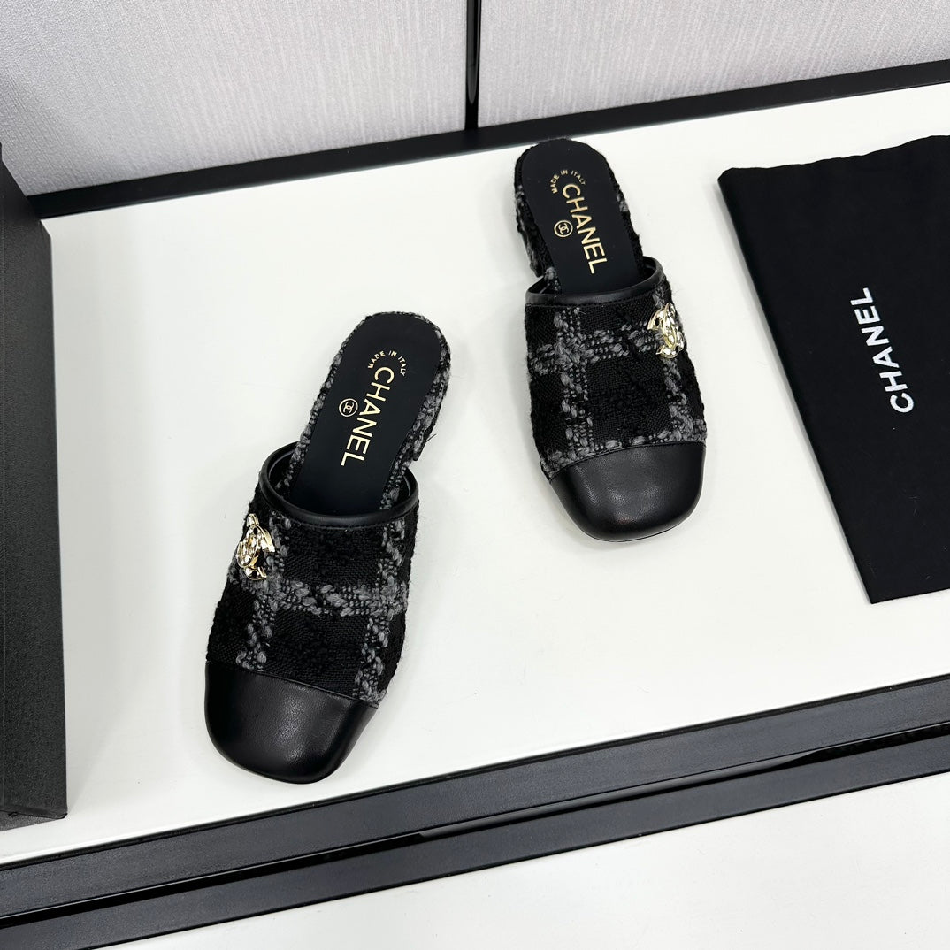 CHANEL FLAT MULE IN BLACK WOOL TWEED AND CALFSKIN GOLD HARDWARE
