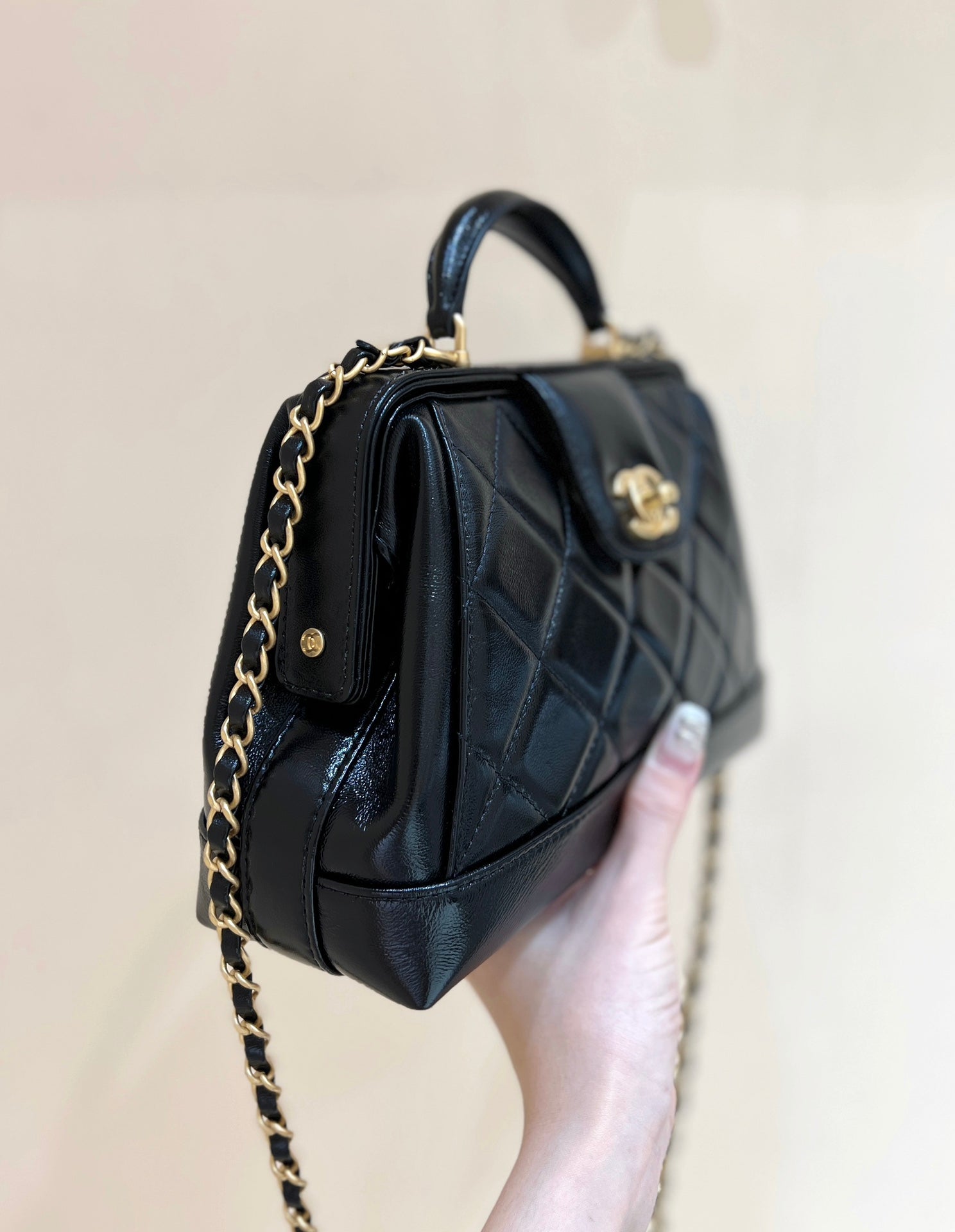 CHANEL MEDIUM TOP HANDLE BAG 23 IN BLACK OIL-WAX LAMBSKIN GOLD HARDWARE