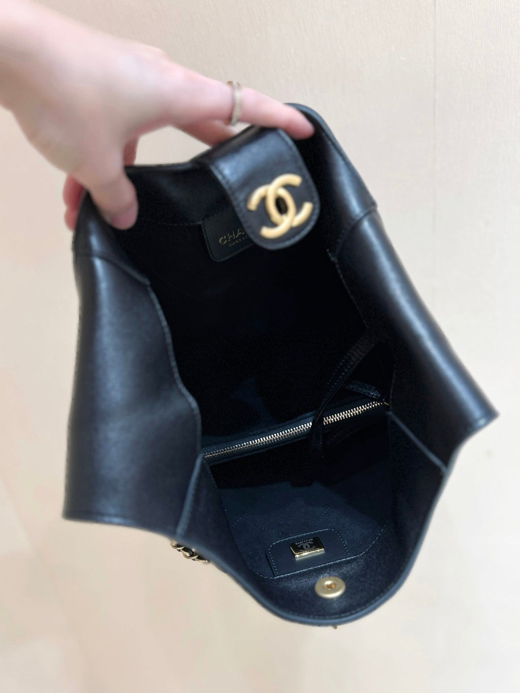 CHANEL QUILTED LARGE HOBO BAG 35 IN BLACK LAMBSKIN GOLD HARDWARE