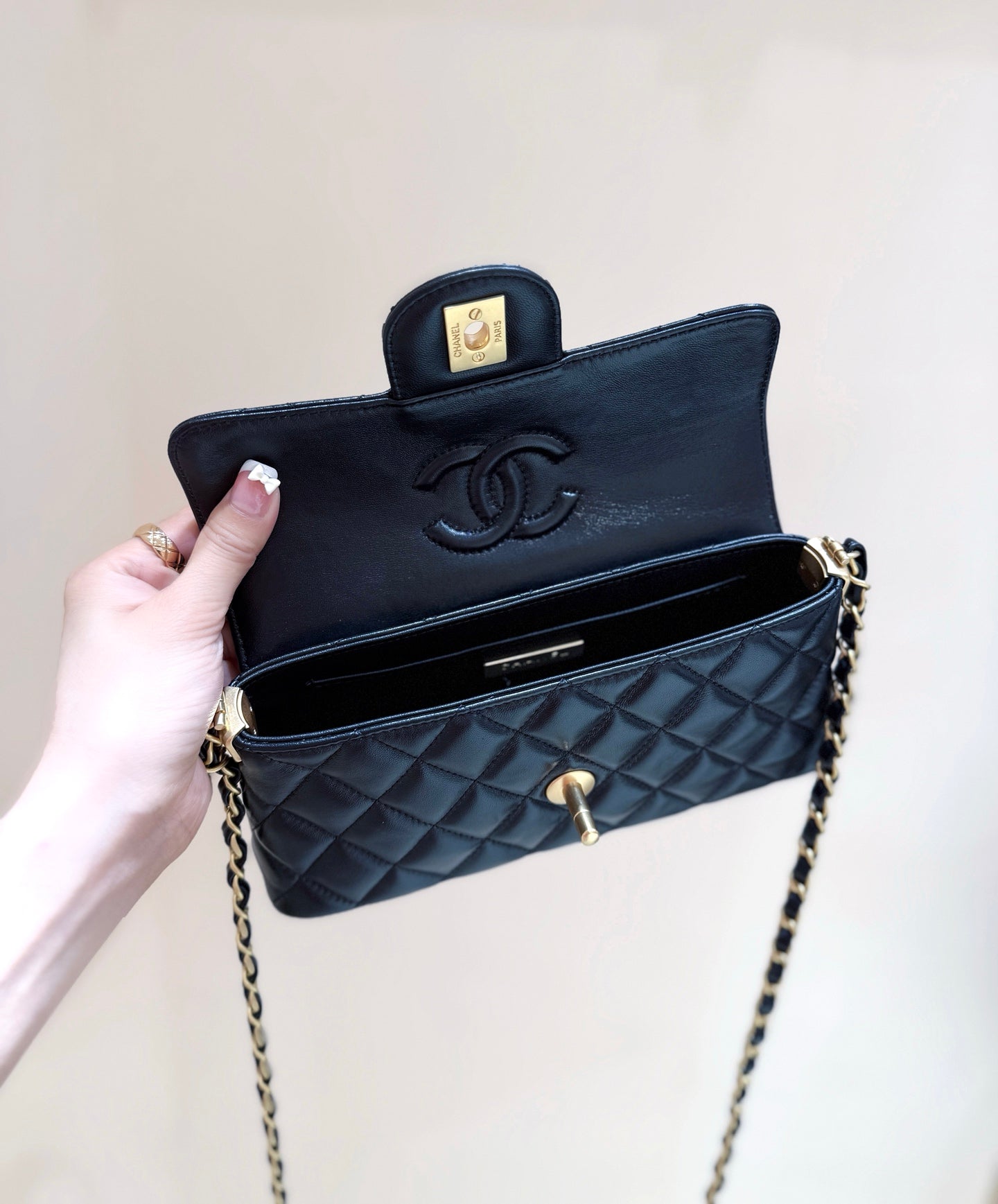 CHANEL QUILTED FLAP BAG WITH HANDLE 20 IN BLACK LAMBSKIN GOLD PLATED METAL