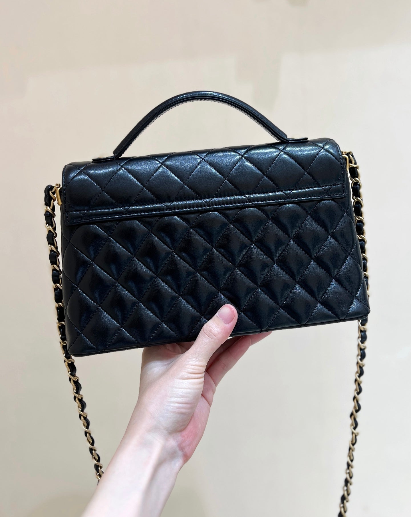 CHANEL QUILTED FLAP BAG WITH HANDLE 26 IN BLACK LAMBSKIN GOLD PLATED METAL