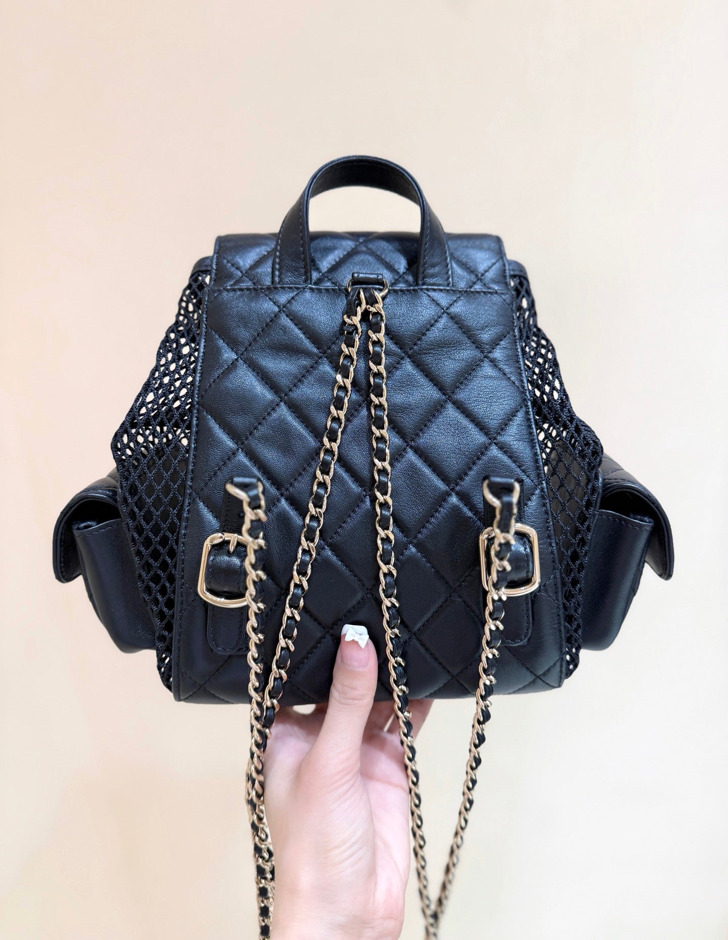 CHANEL MESH DRAWSTRING BACKPACK 25 IN BLACK CALFSKIN GOLD-TONE METAL