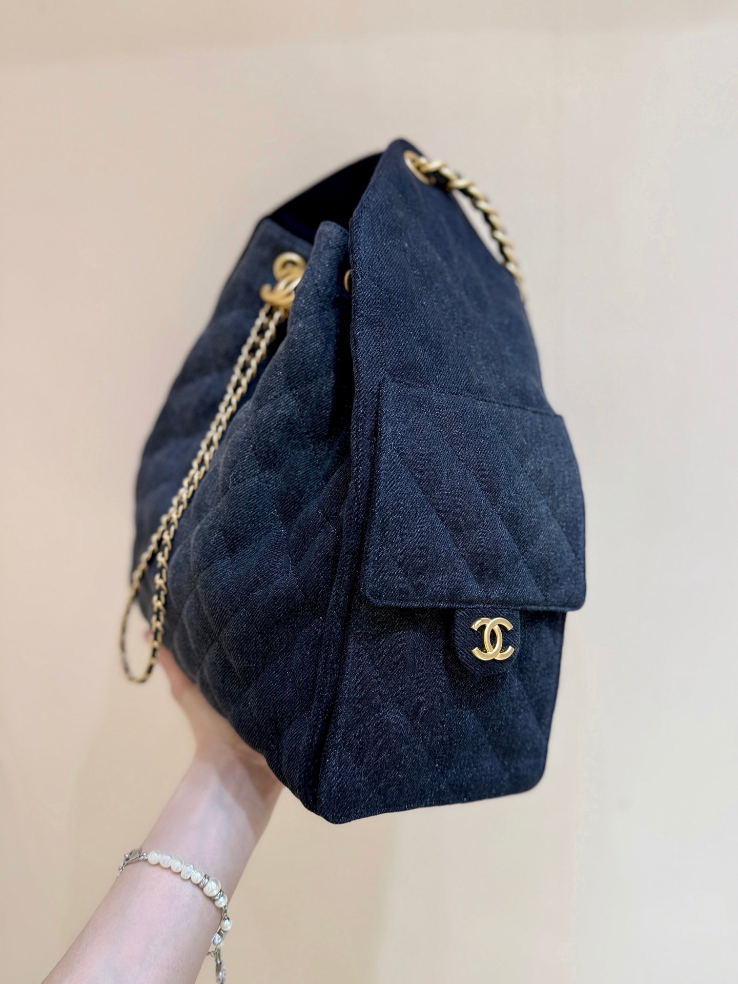 CHANEL 25 HANDBAG 40 IN BLACK DENIM GOLD HARDWARE