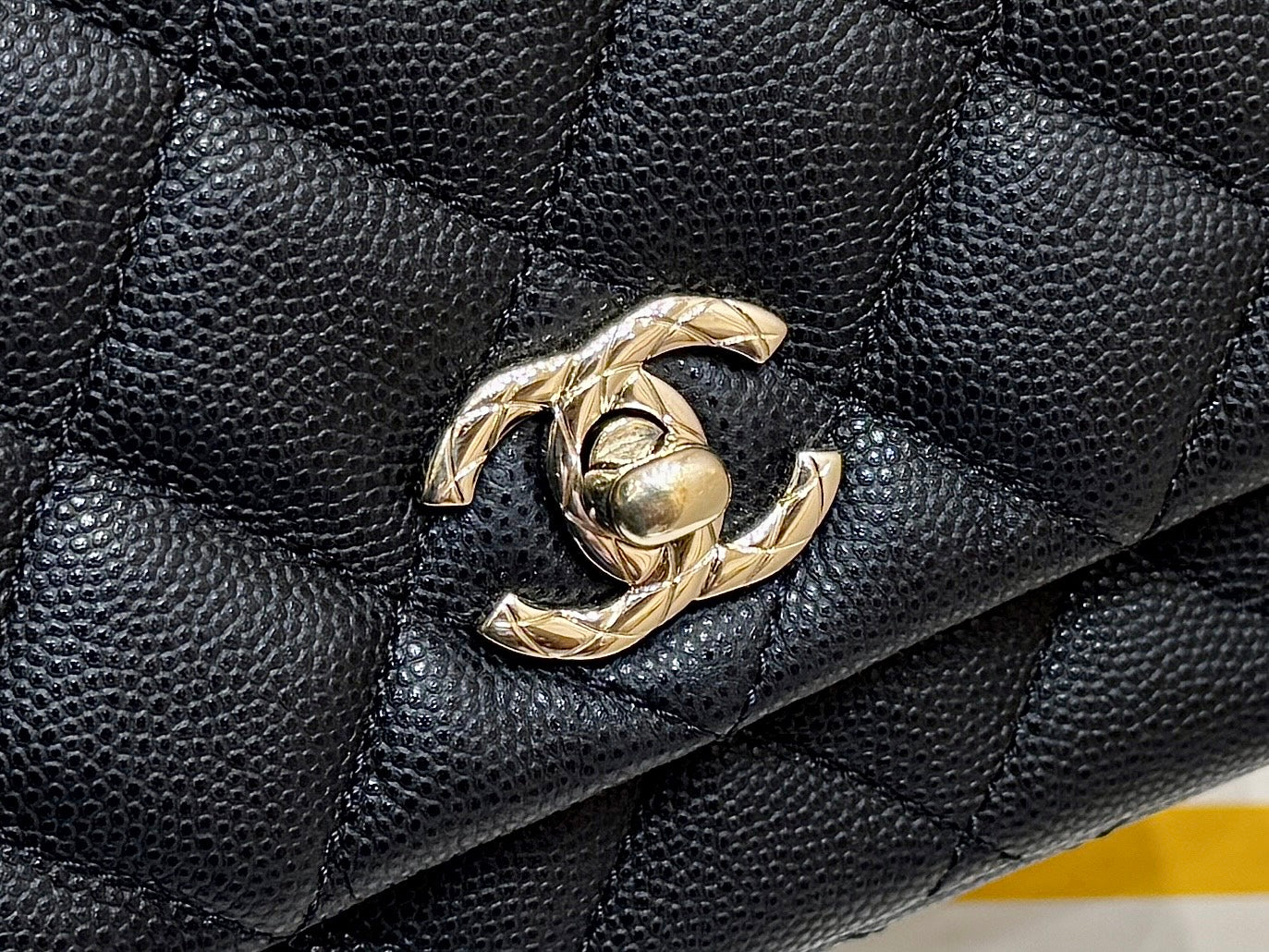CHANEL 25S COCO CRUSH HANDLE 18 IN BLACK CALFSKIN GOLD HARDWARE