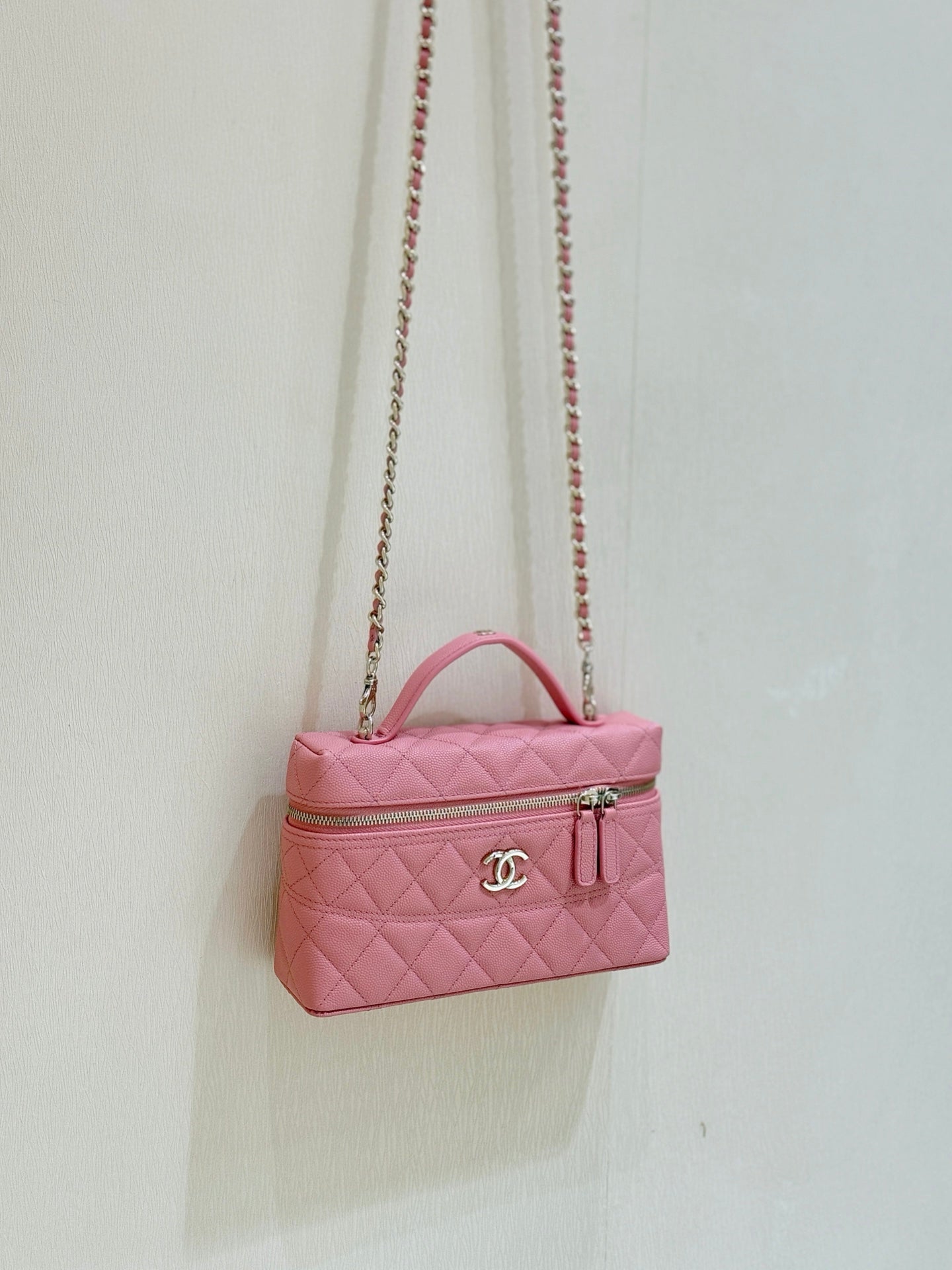 CHANEL VANITY CASE 19 IN CONTESSA PINK CALFSKIN GOLD-TONE METALLIC