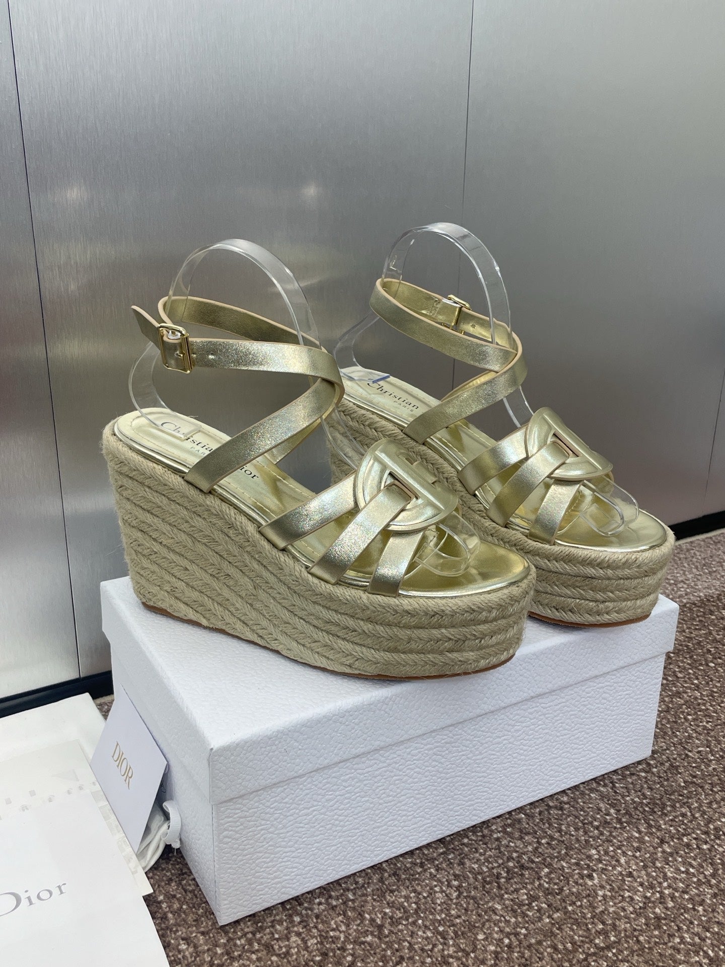 DIOR D-CLUB 25S HIGH HEEL WEDGE 100MM IN GOLD GLOSSY CALFSKIN RAFFIA SOLE