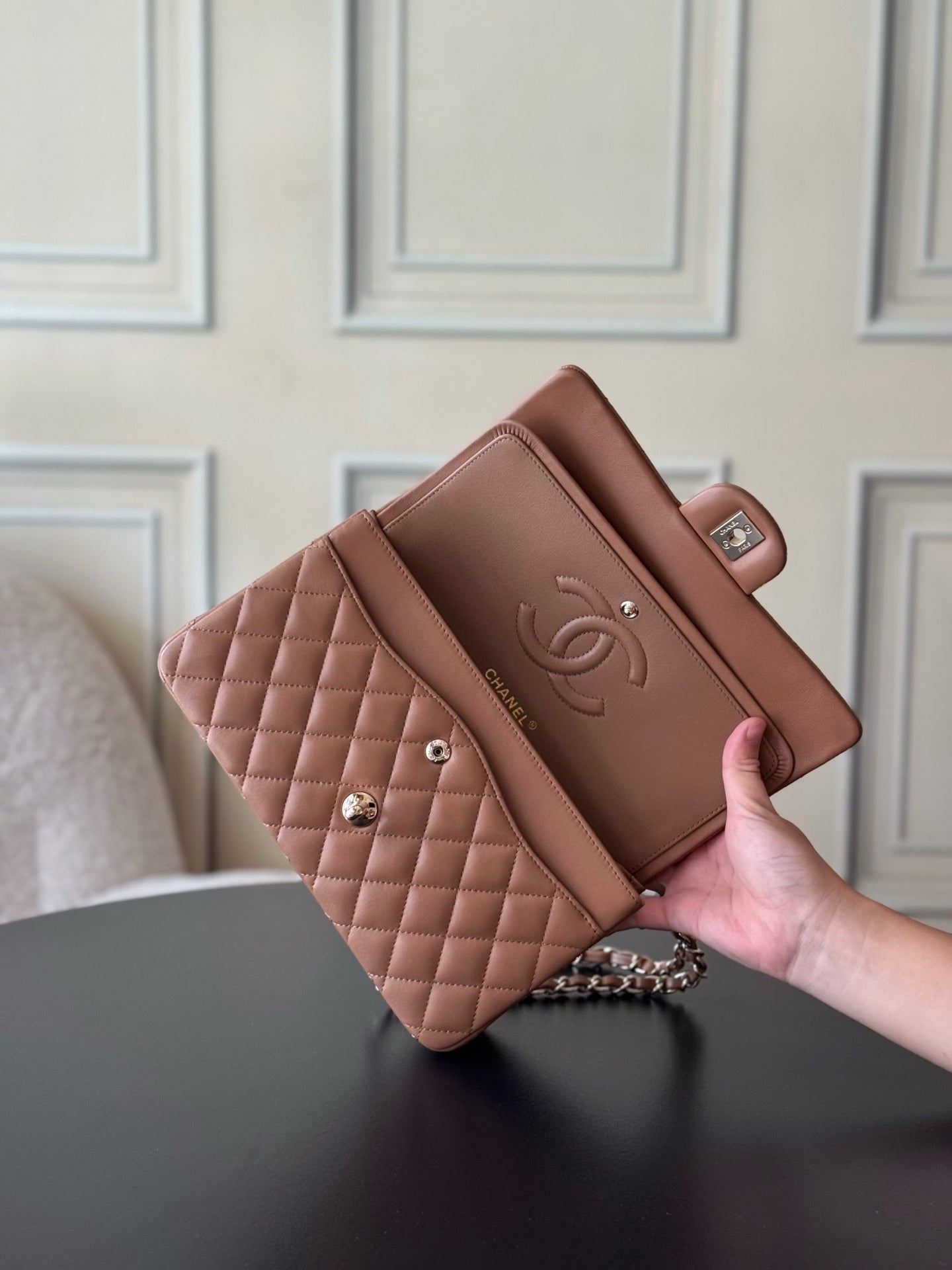 CHANEL 25S CLASSIC FLAP BAG 25 CM IN LIGHT BROWN LAMBSKIN WITH GOLD HARDWARE