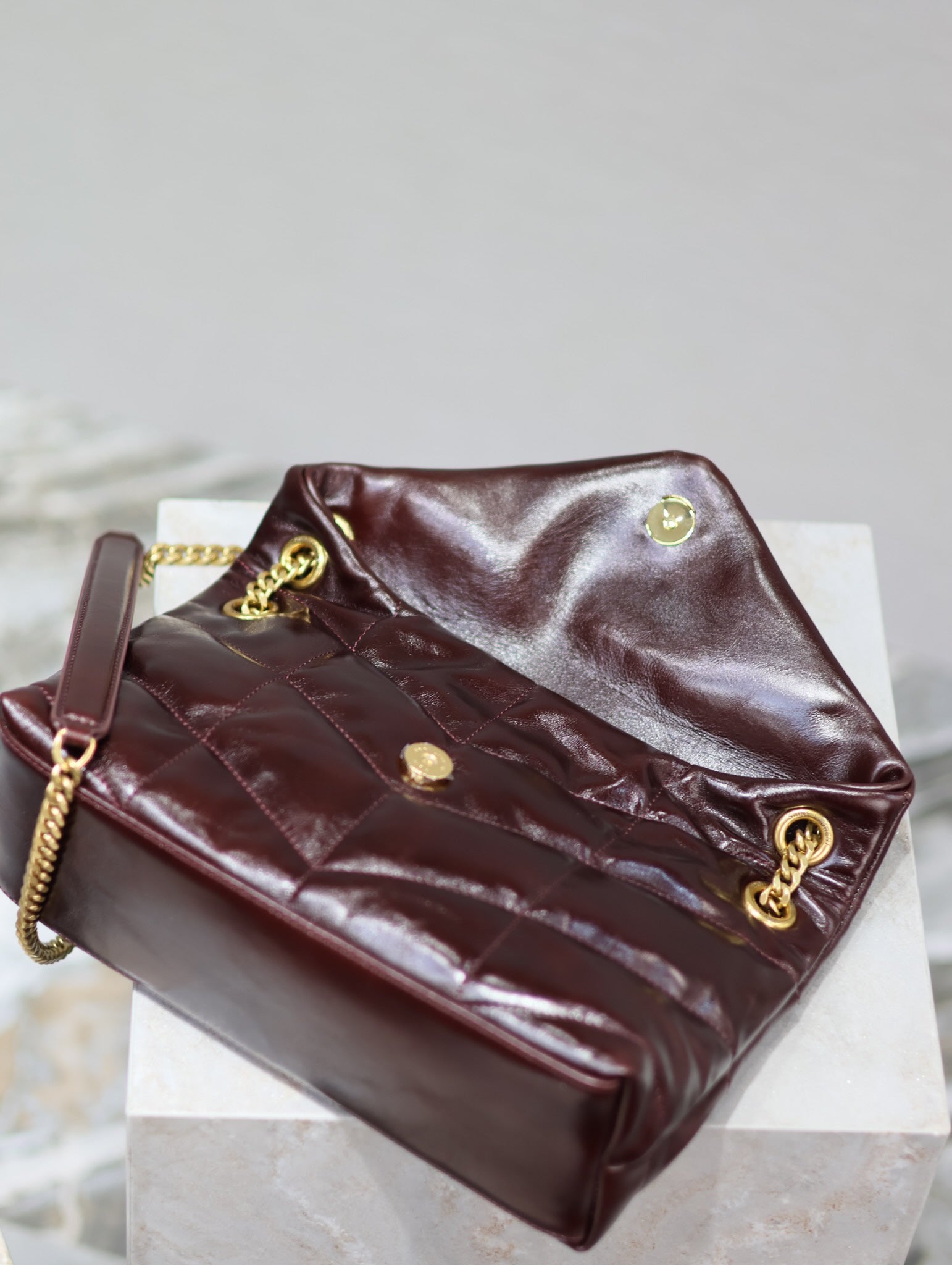 YSL 25S LOULOU PUFFER MEDIUM 29 IN DARK BURGUNDY CALFSKIN
