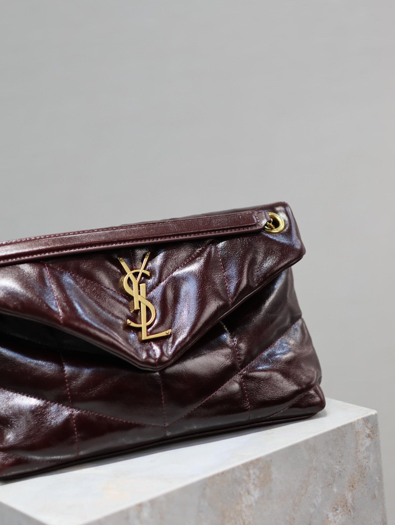 YSL 25S LOULOU PUFFER MEDIUM 29 IN DARK BURGUNDY CALFSKIN