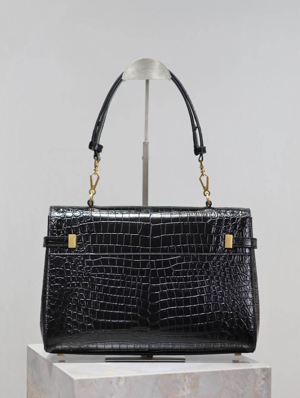 MANHATTAN HANDBAG 32 IN BLACK CROCODILE-EMBOSSED CALFSKIN GOLD HARDWARE