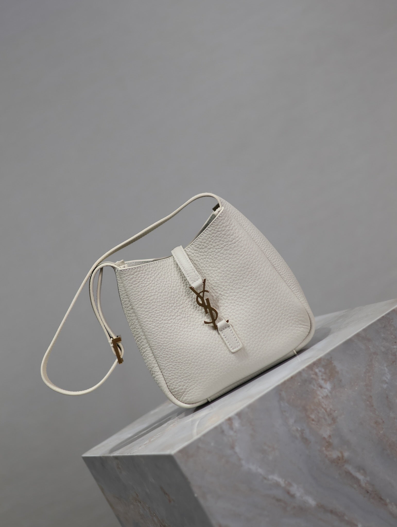 YSL 25S LE 5 À 7 BAG 16 IN BLANC VINTAGE GRAINED CALFSKIN GOLD HARDWARE
