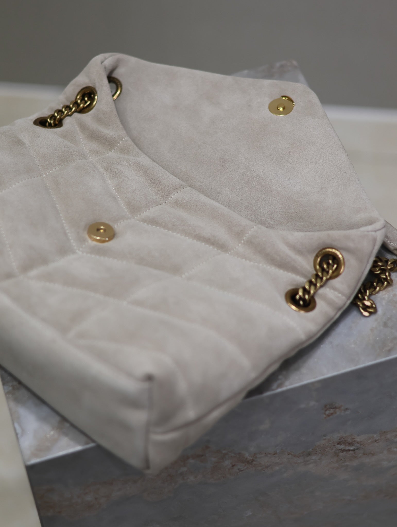 YSL 25S LOULOU PUFFER MM 29 IN SMOKEY TAUPE SUEDE GOLD HARDWARE