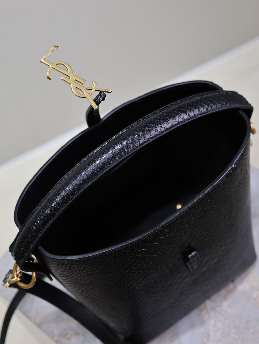 YSL 25S LE 37 20 IN BLACK SNAKE EMBOSSED CALFSKIN GOLD HARDWRE