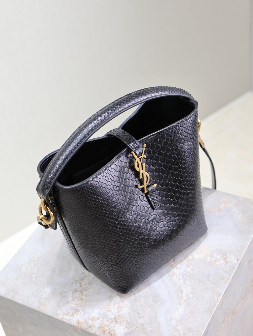 YSL 25S LE 37 20 IN BLACK SNAKE EMBOSSED CALFSKIN GOLD HARDWRE