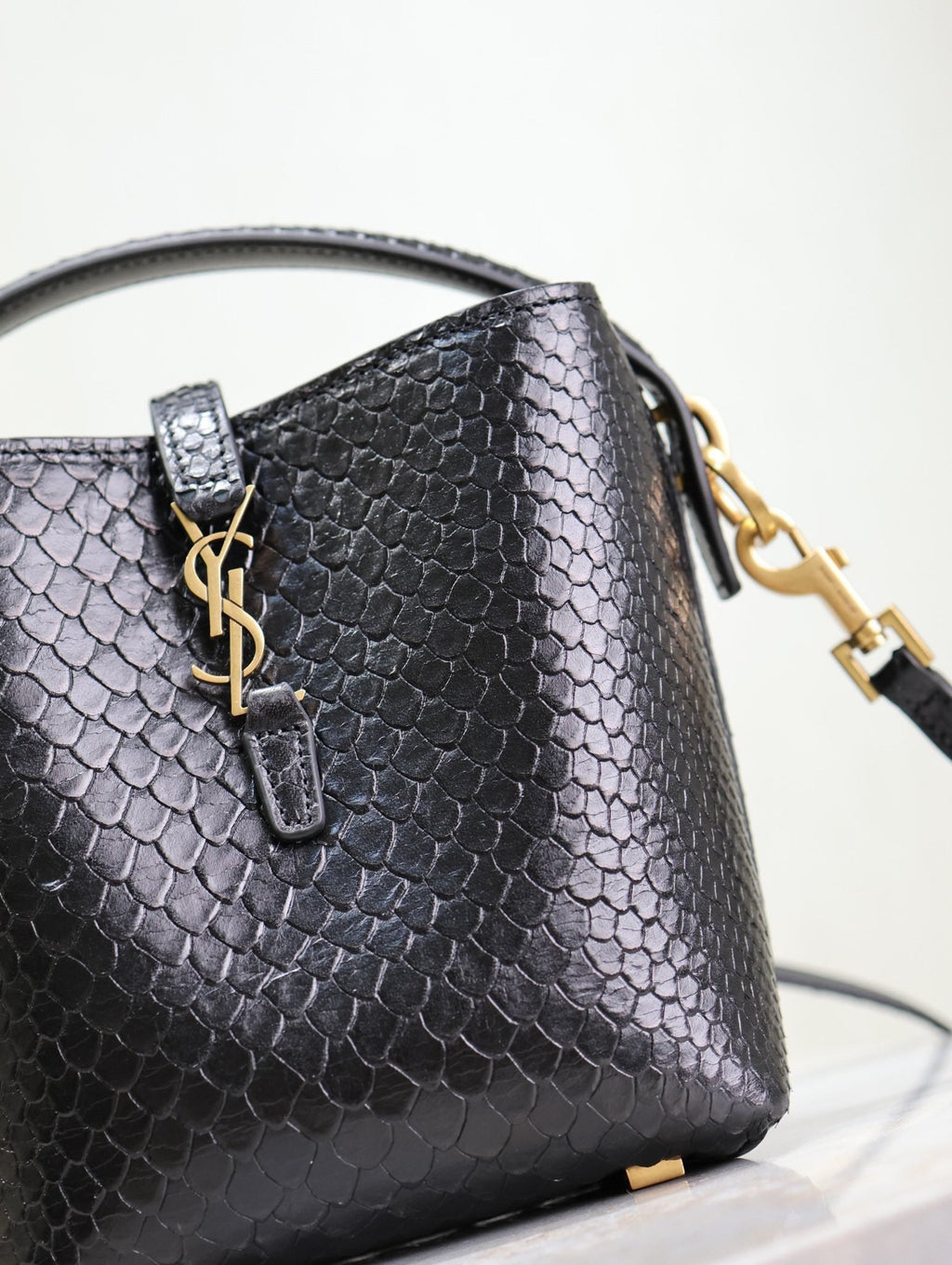 YSL 25S LE 37 BUCKET 15 IN BLACK SNAKE EMBOSSED CALFSKIN GOLD HARDWARE