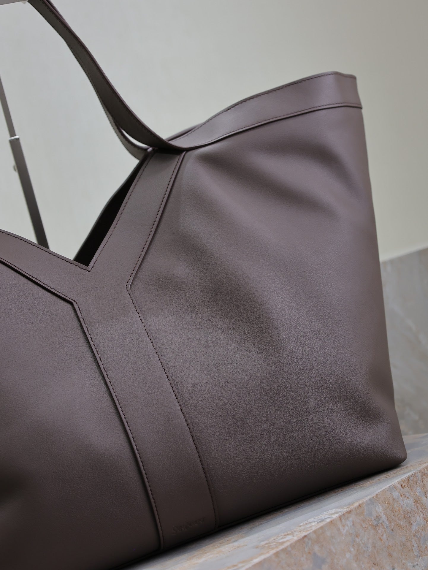 YSL 25S Y TOTE 50 IN PURPLE BROWN CALFSKIN GOLD HARDWRE