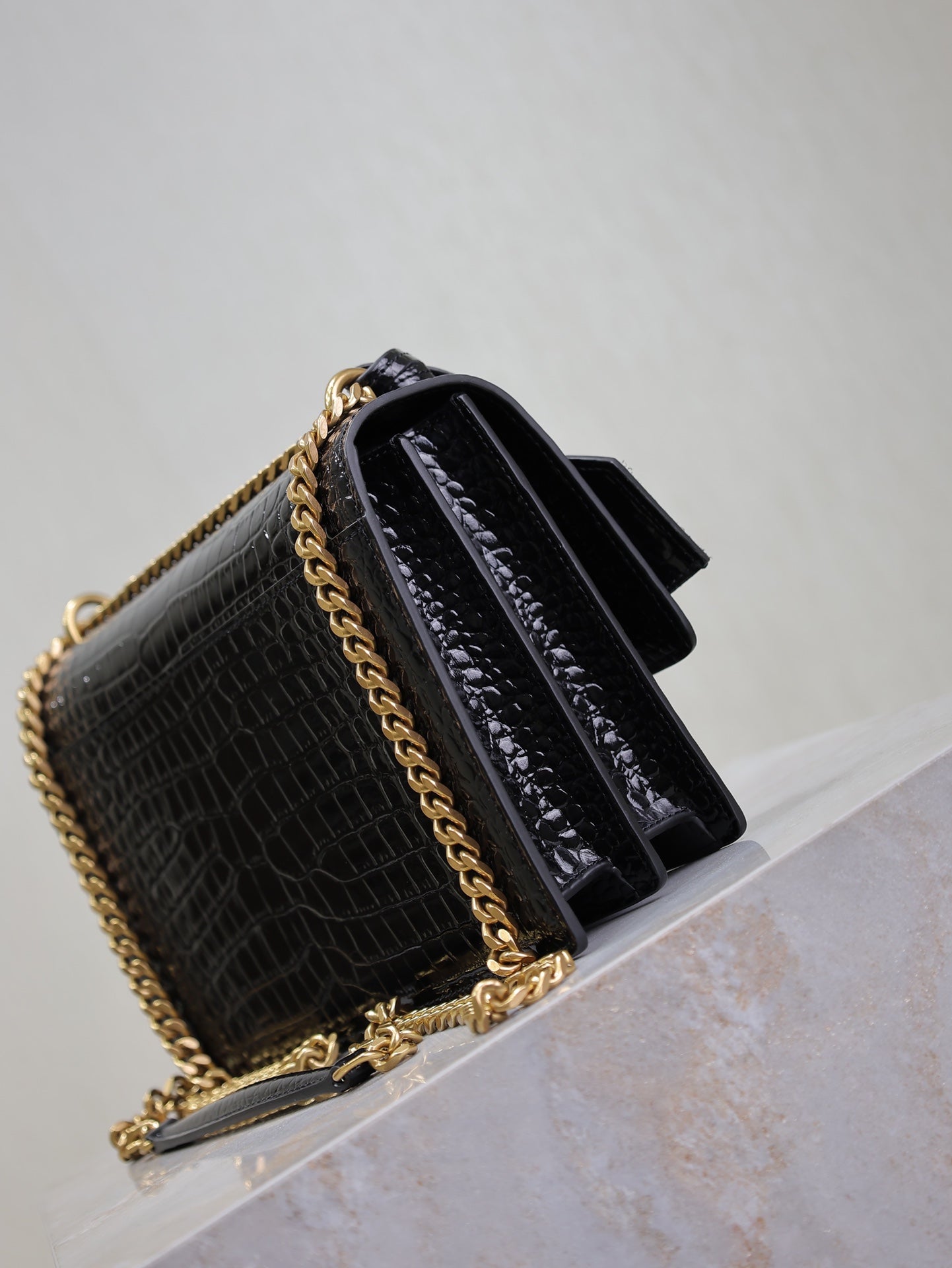 YSL 25S SUNSET MEDIUM 22 IN BLACK CROCODILE-EMBOSSED SHINY CALFSKIN GOLD HARDWARE