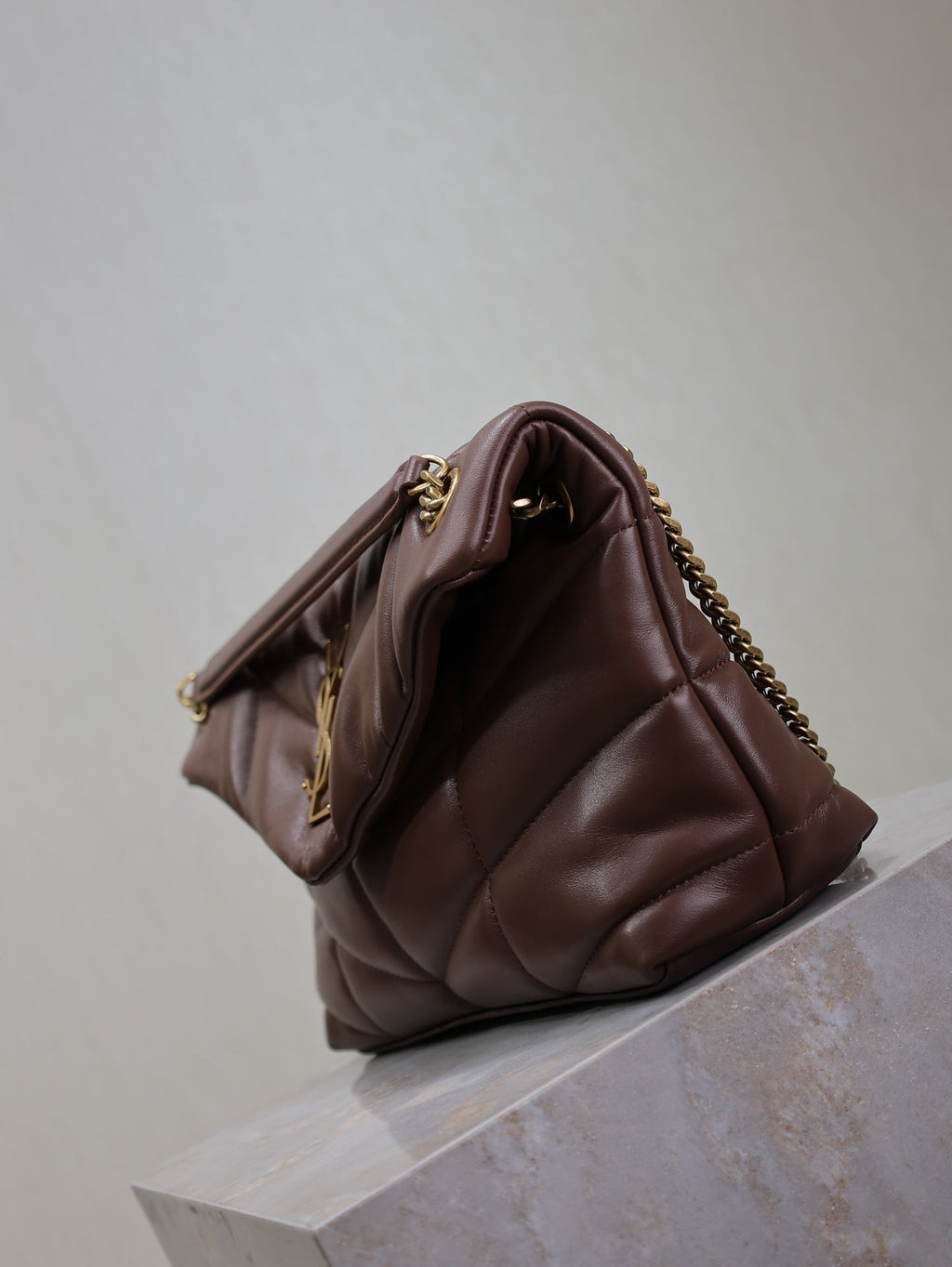 YSL 25S LOULOU PUFFER MM 29 IN DARK BROWN CALFSKIN GOLD HARDWARE