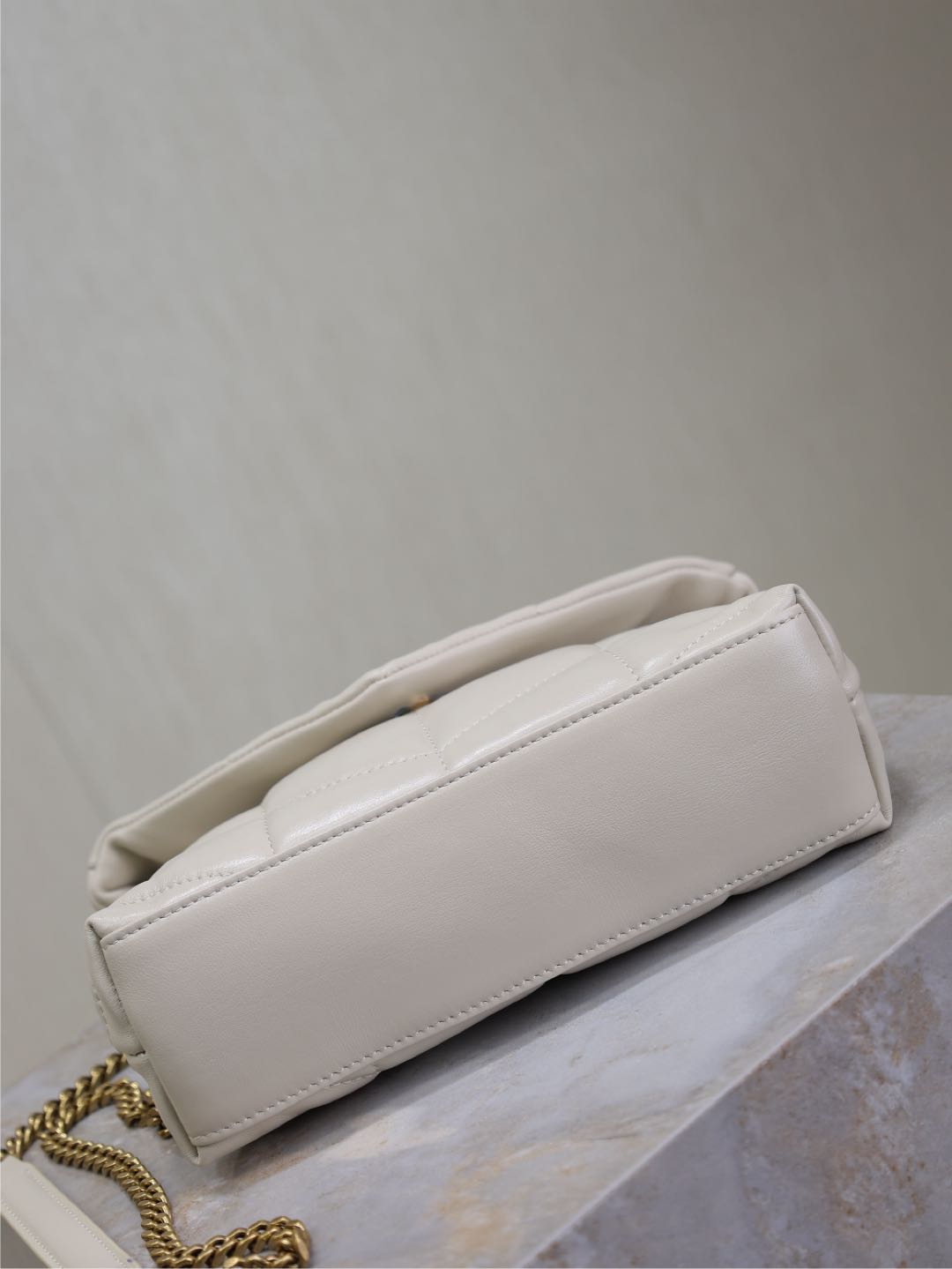 YSL 25S LOULOU PUFFER MINI 23 IN BLANC VINTAGE CALFSKIN GOLD HARDWRE