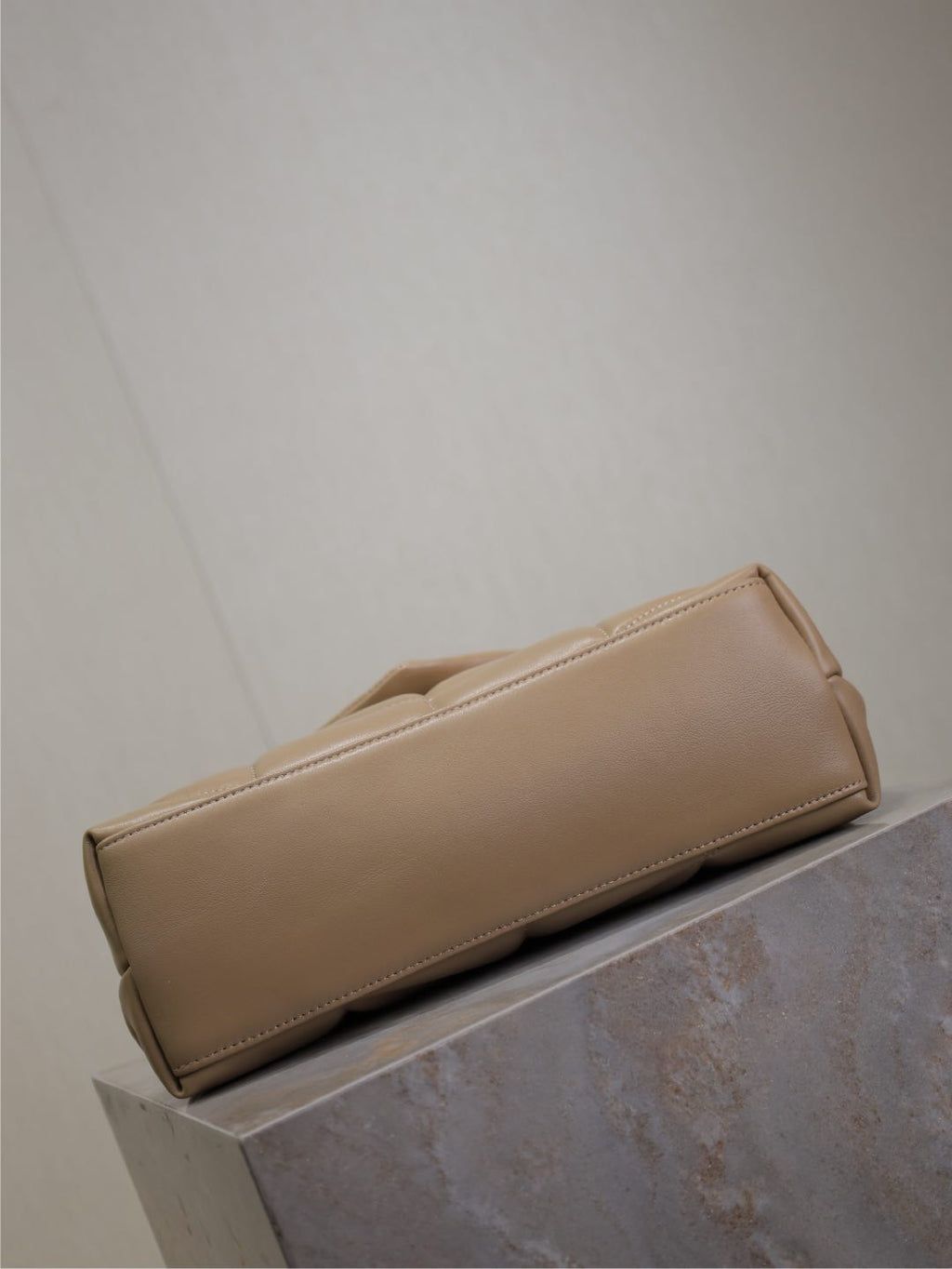 YSL 25S LOULOU PUFFER MM 29 IN BROWN CALFSKIN GOLD HARDWRE