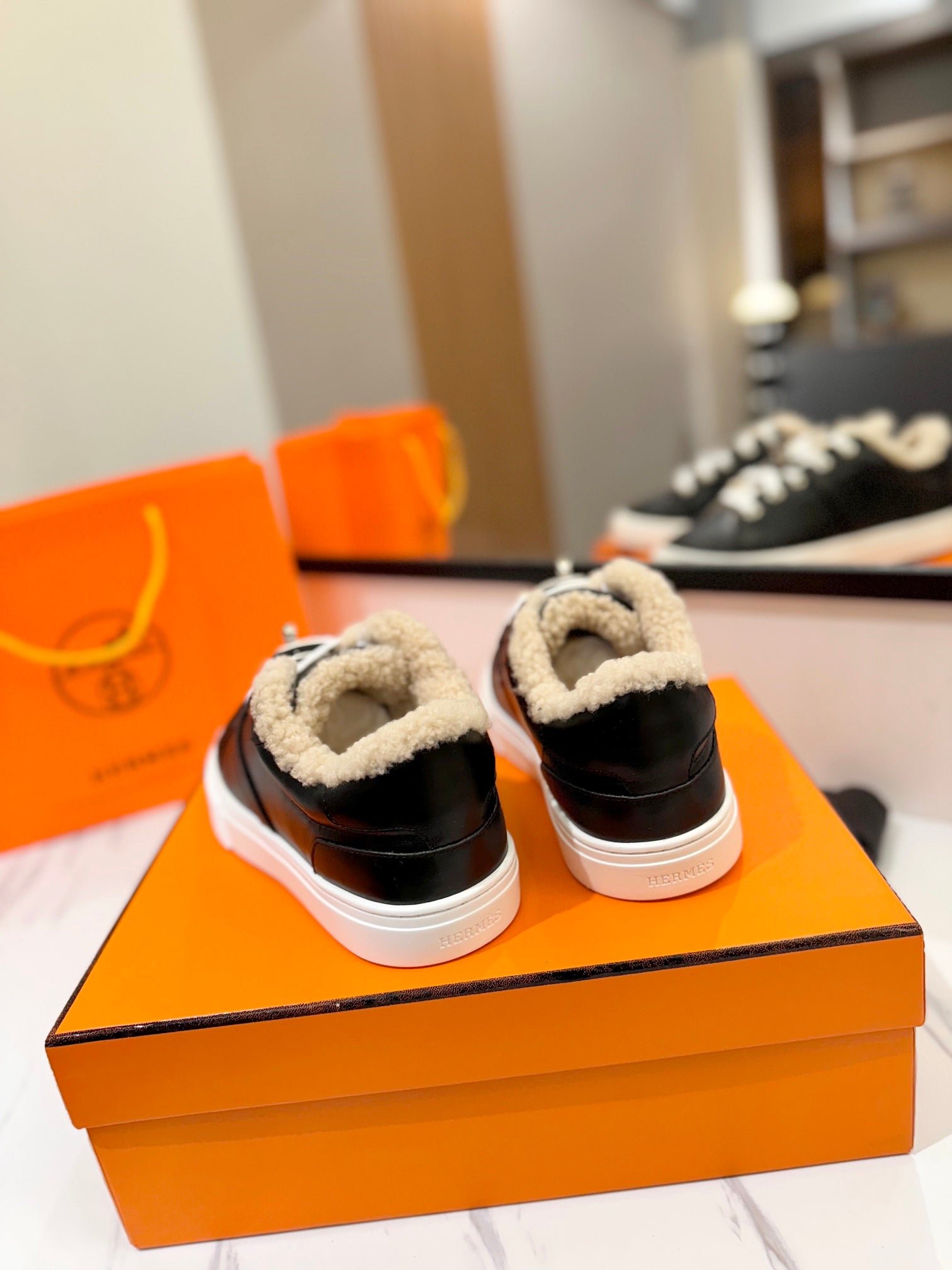 HERMES DAY SNEAKER IN BLACK CALFSKIN AND FLEECE LINING