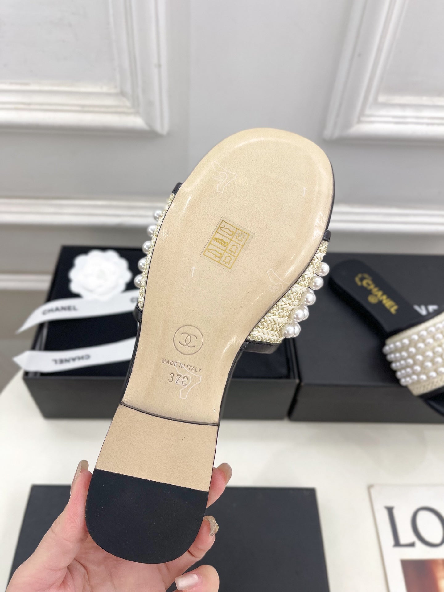 CHANEL FLAT SLIDE IN BLACK CALFSKIN WITH PEARLS