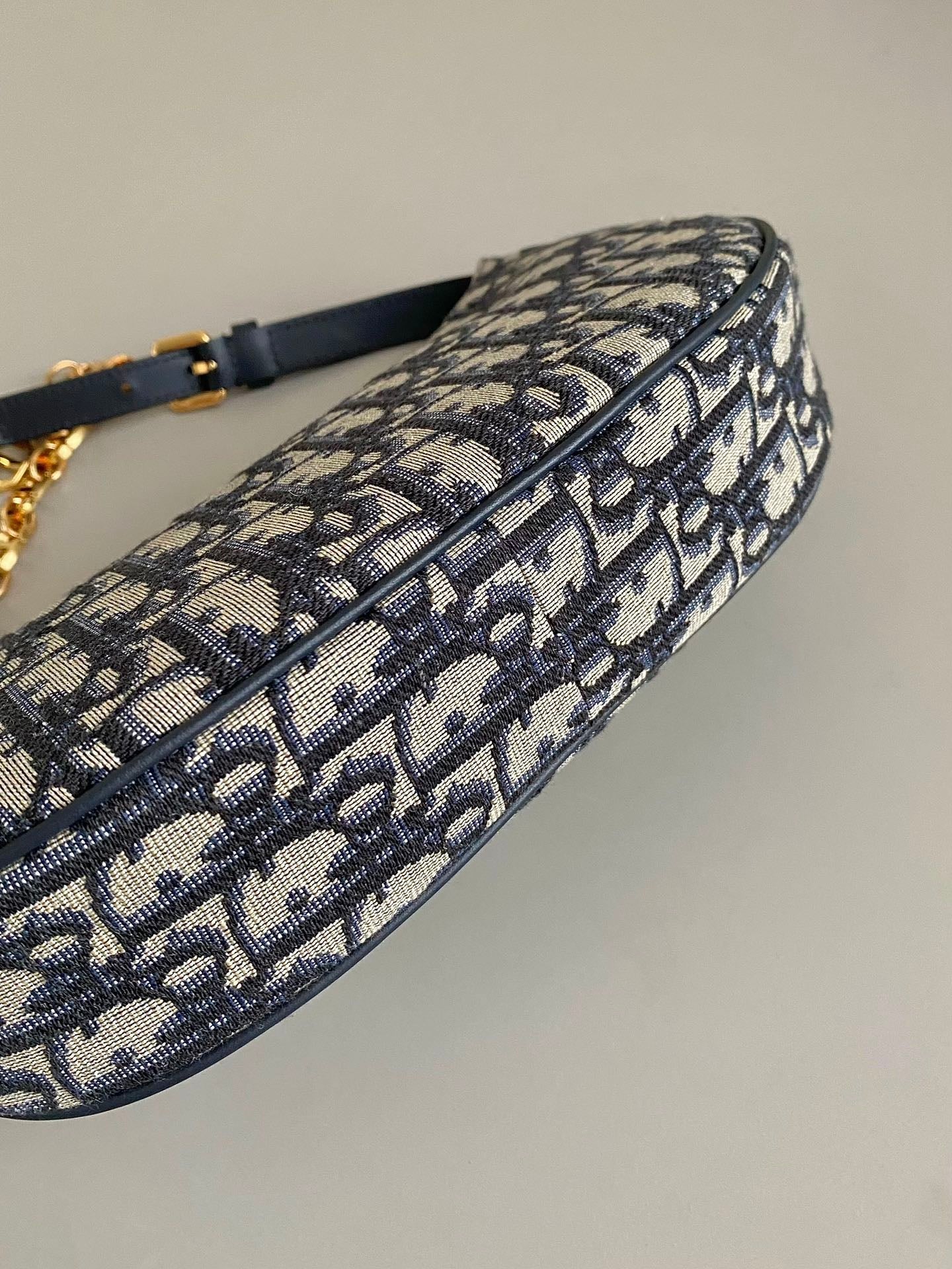 DIOR CD LOUNGE 26CM BLUE OBLIQUE EMBROIDERY
