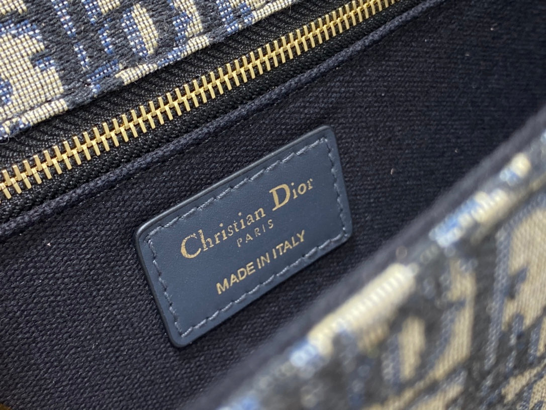 DIOR 30 MONTAIGNE 24CM BLUE OBLIQUE EMBROIDERY