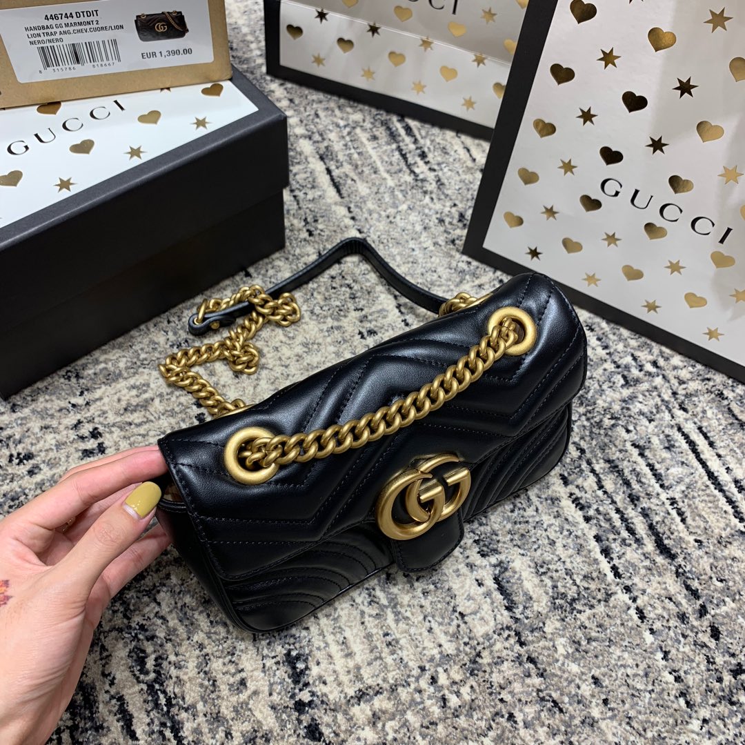 GUCCI Marmont 22cm Black Calfskin Gold Hardware