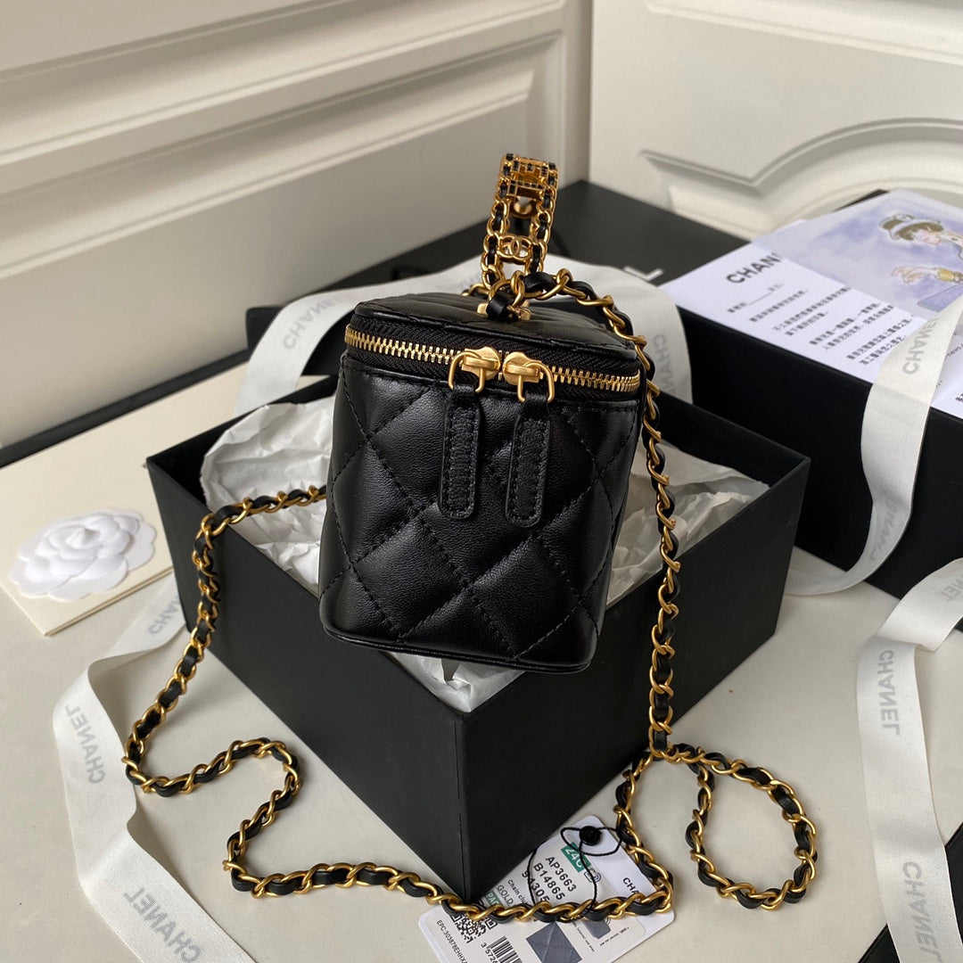 CHANEL Vanity Case 17cm Black Lambskin Gold hardware